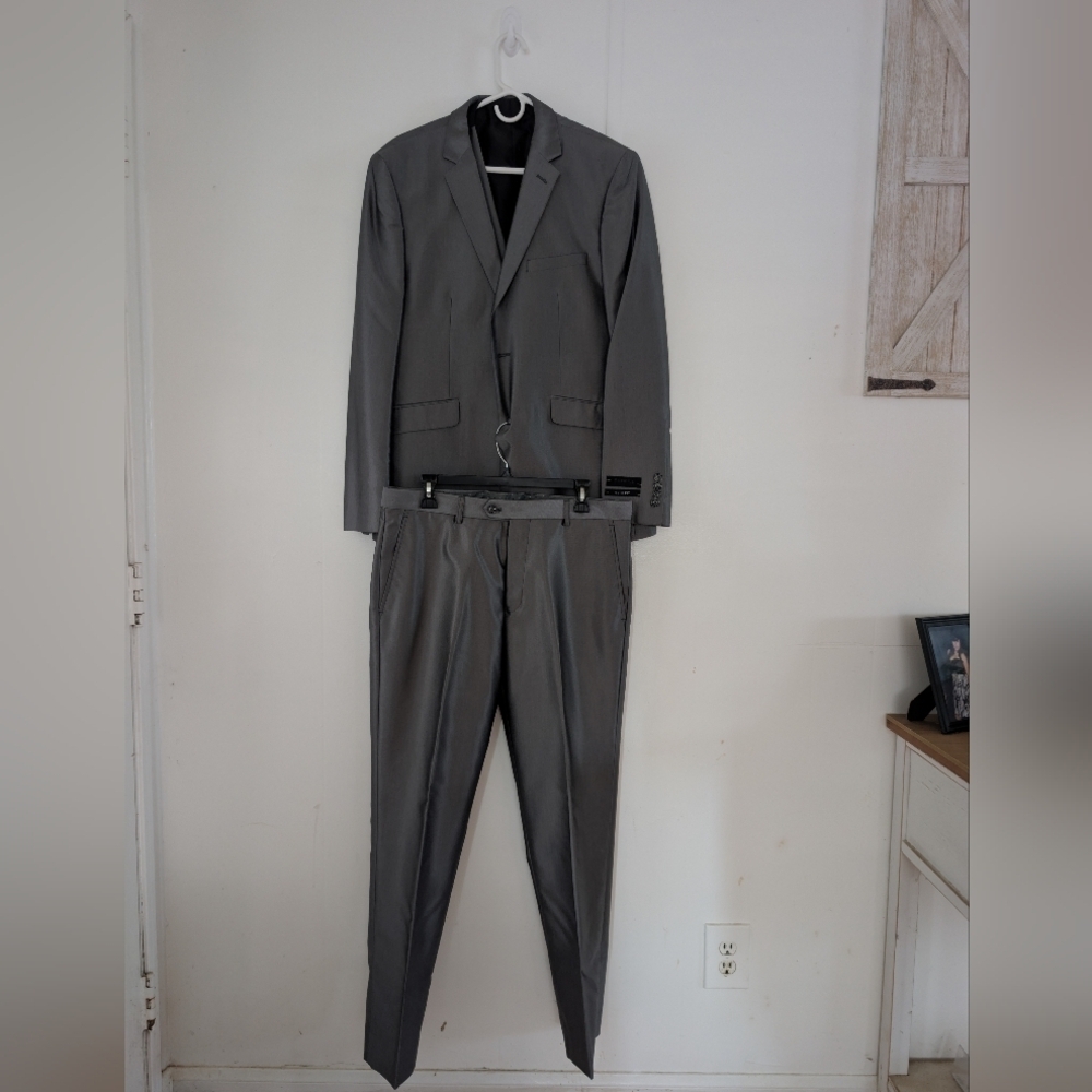 Men's Gray Casual Suit 3pc Suit Like New